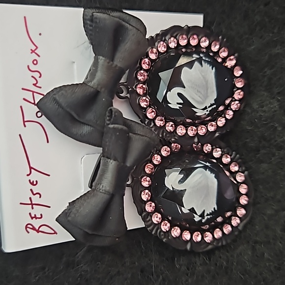 Betsey Johnson Black Bow & Vintage Look Swan Picture Frame Drop Earrings NWT - Picture 2 of 5